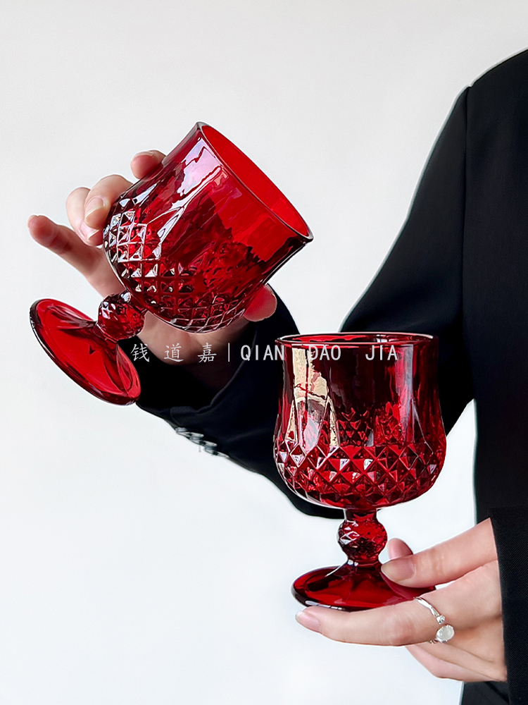 Copa de vino tinto con relieve - Wine Beer Foot reseña y precio
